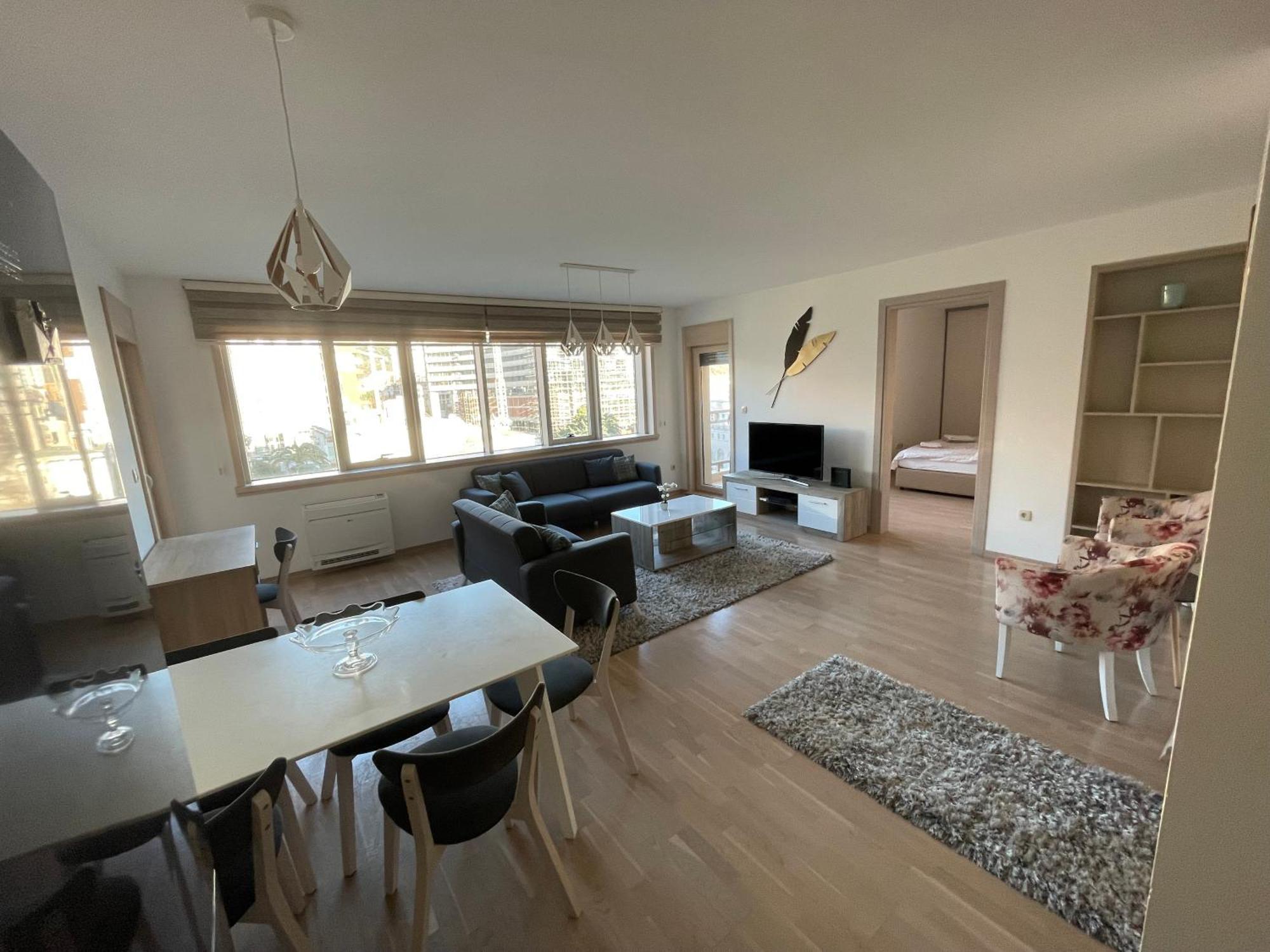 Lux Komel Daire Budva